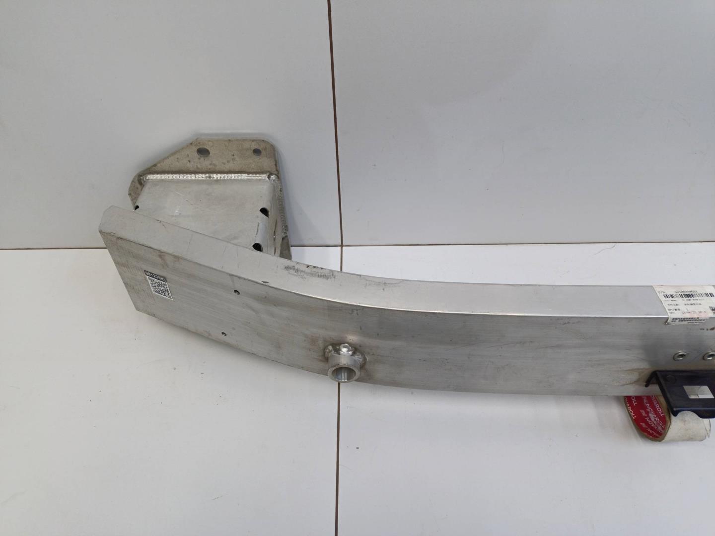 Усилитель переднего бампера