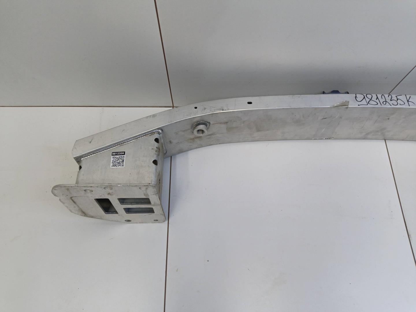 Усилитель переднего бампера