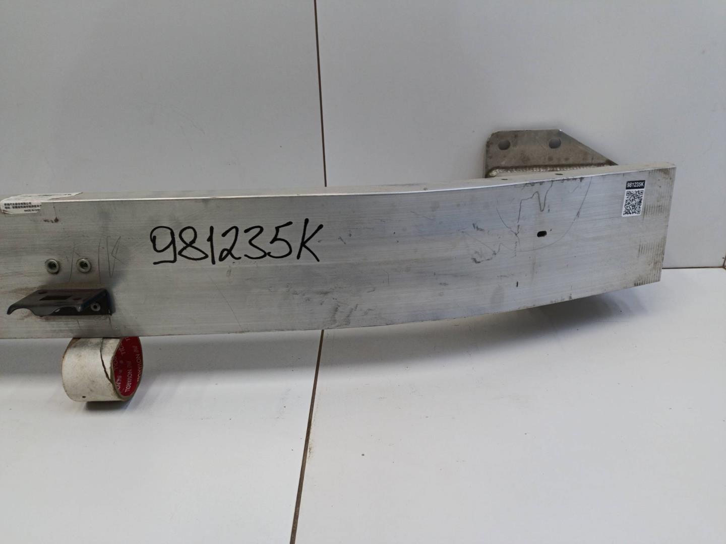 Усилитель переднего бампера