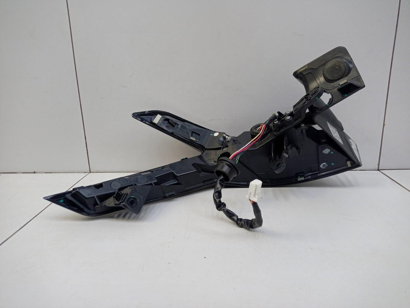 Фонарь задний наружный правый