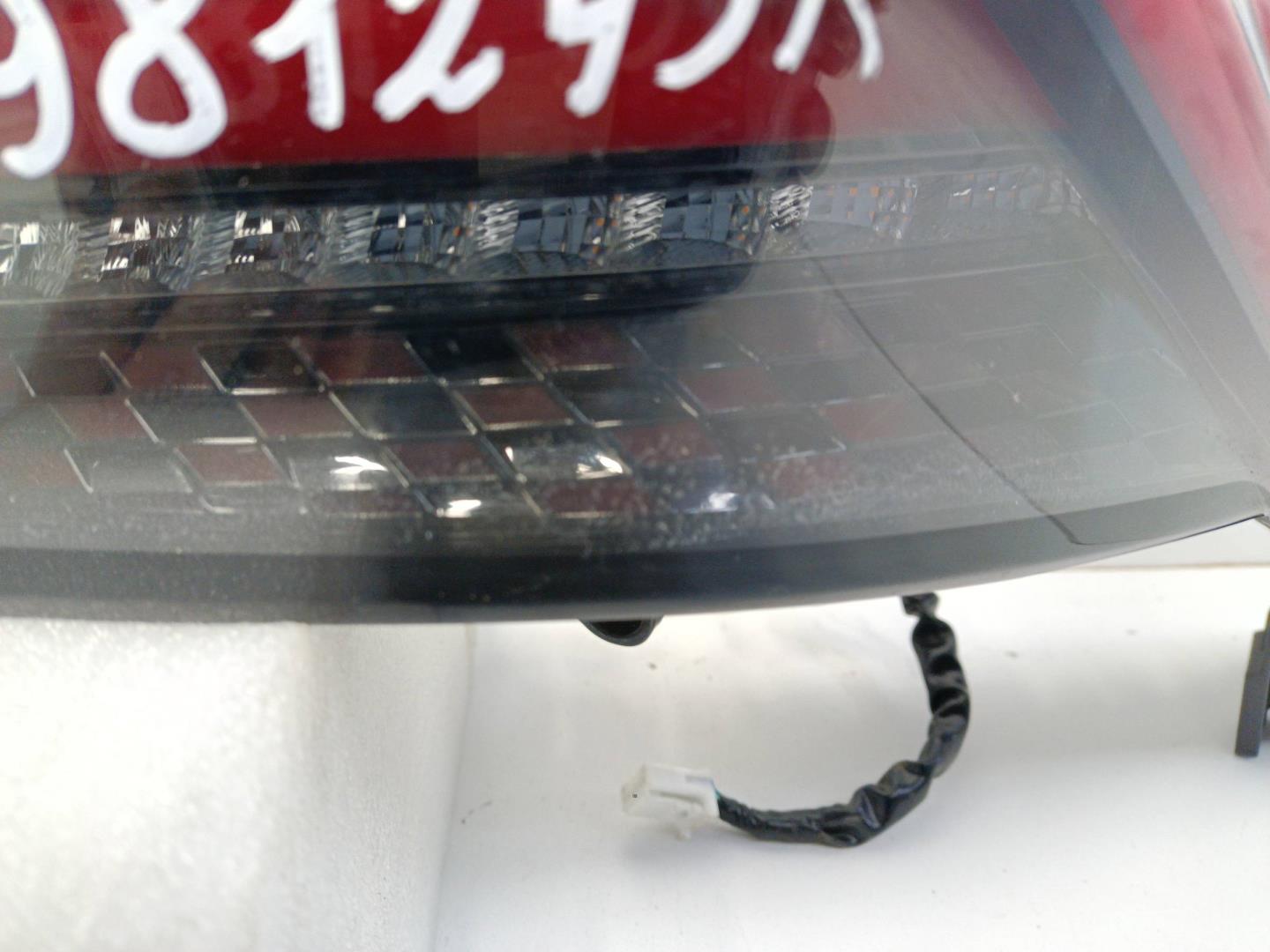 Фонарь задний наружный правый