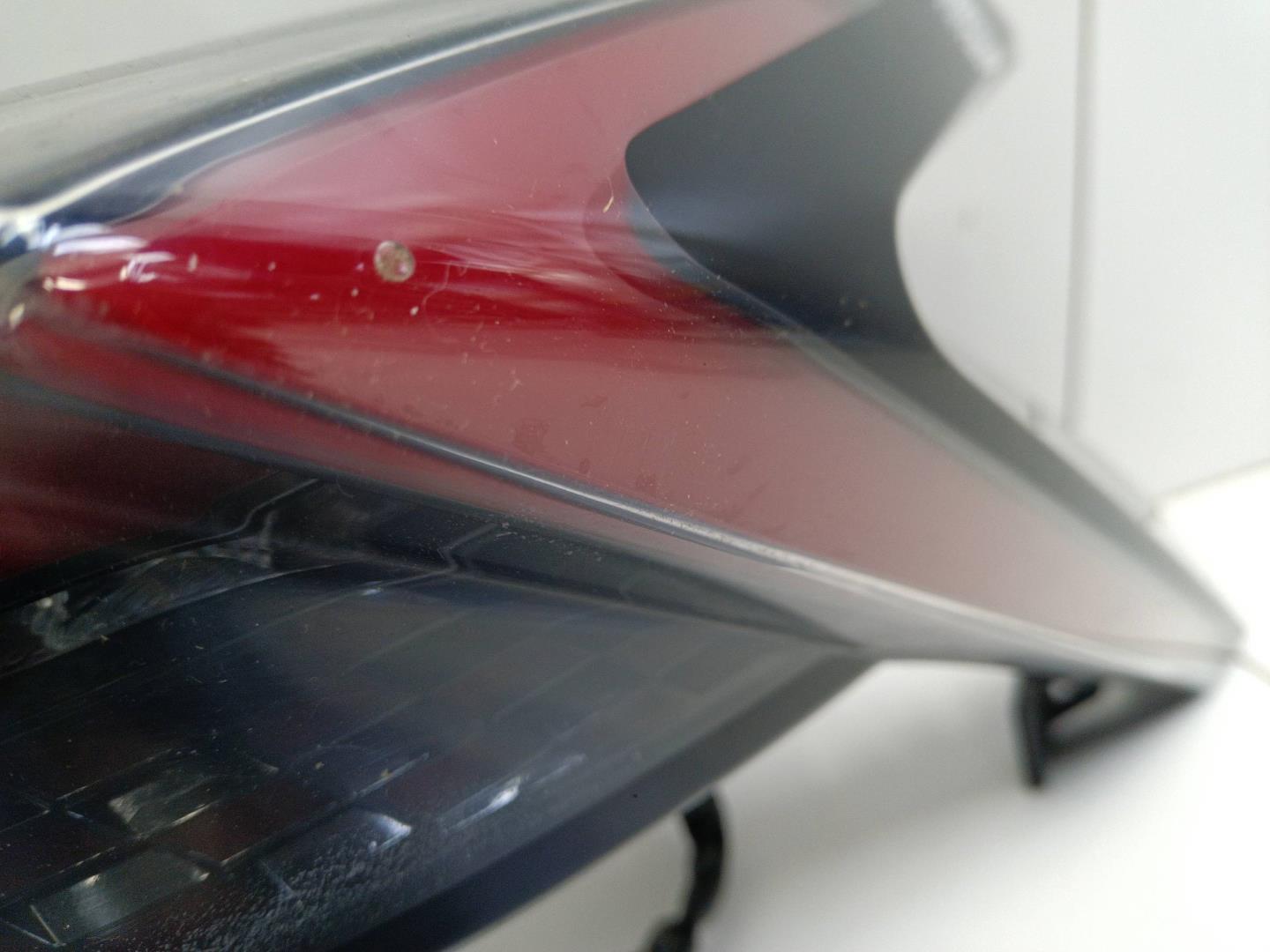 Фонарь задний наружный правый