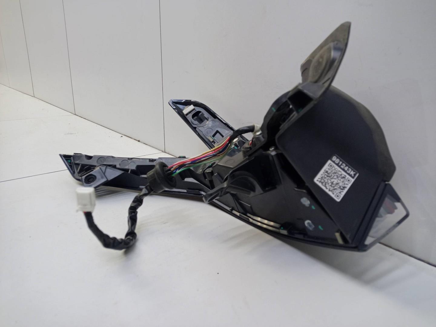 Фонарь задний наружный правый