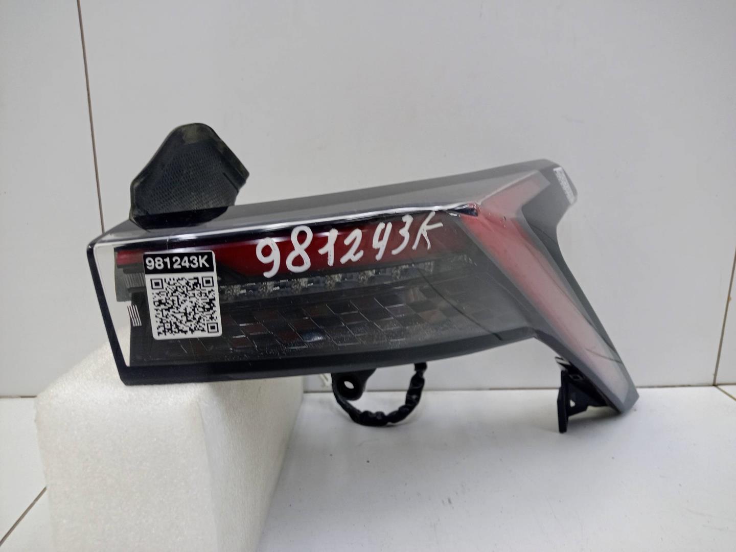 Фонарь задний наружный правый