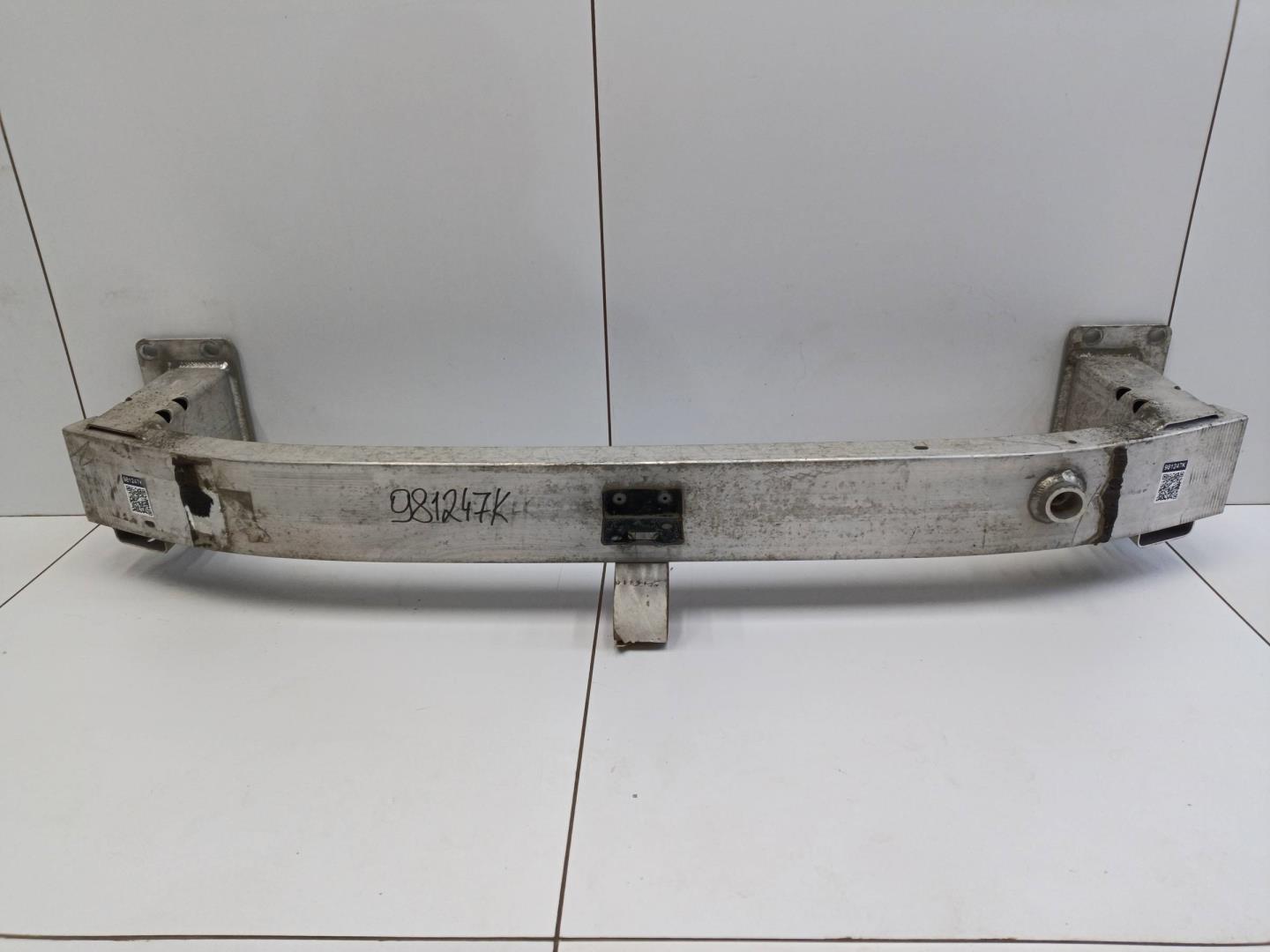 Усилитель переднего бампера