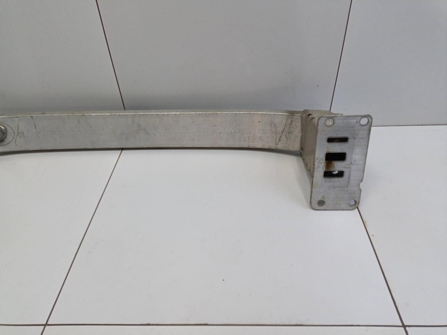 Усилитель переднего бампера