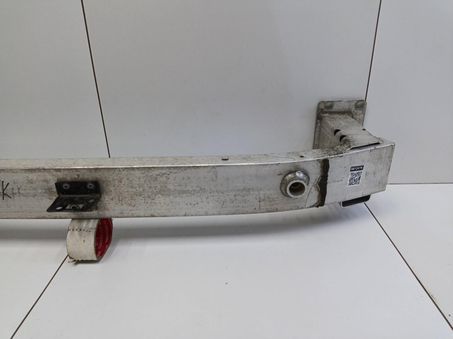 Усилитель переднего бампера