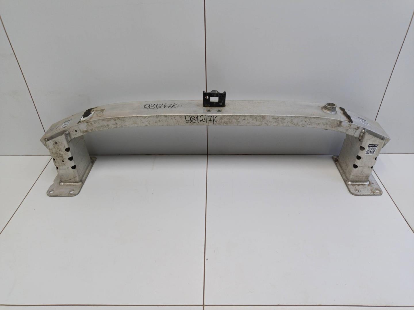 Усилитель переднего бампера