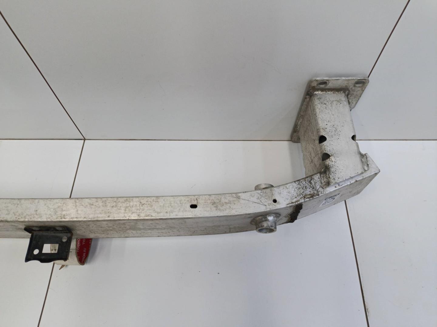 Усилитель переднего бампера