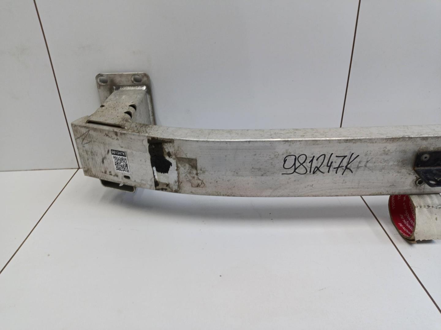 Усилитель переднего бампера