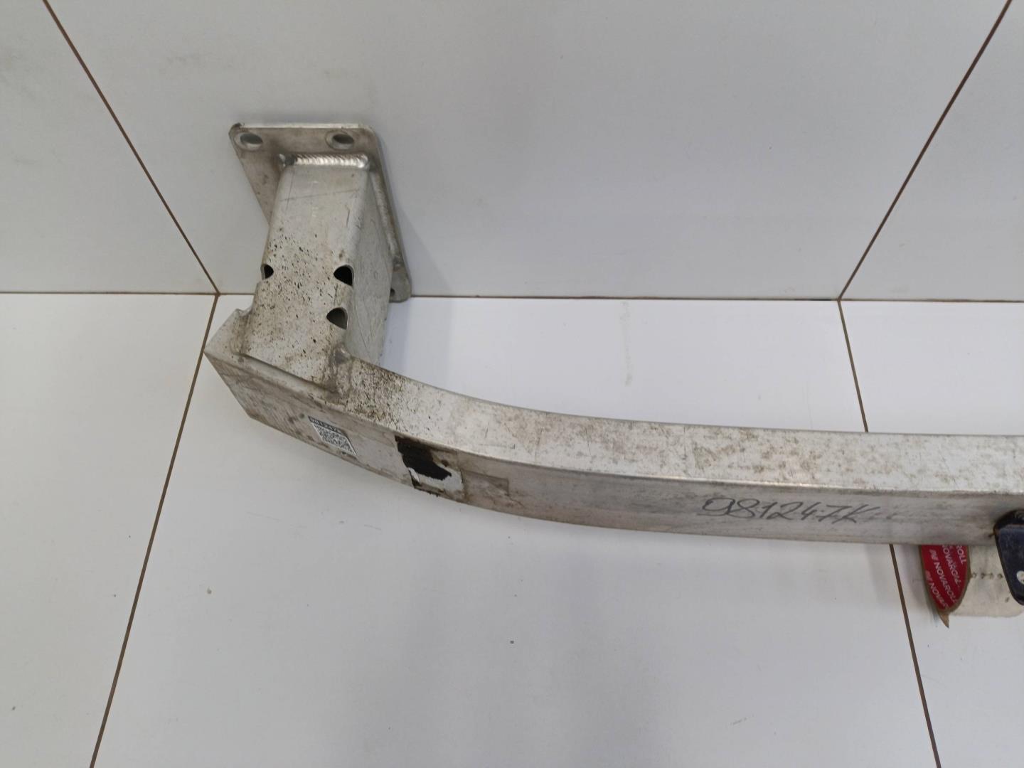 Усилитель переднего бампера