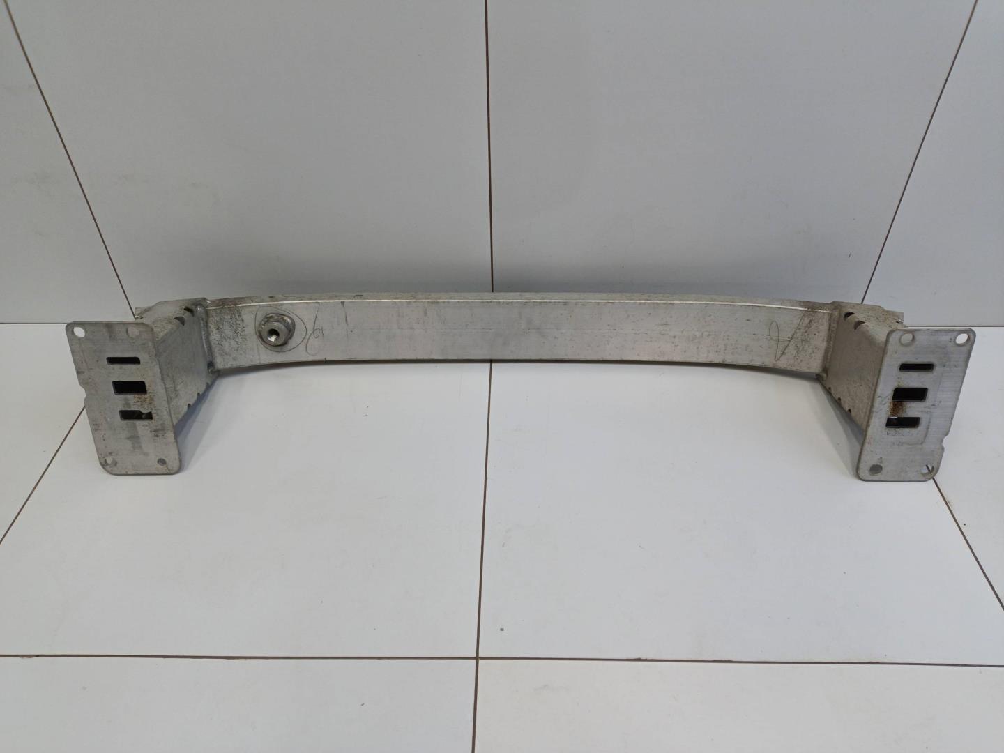 Усилитель переднего бампера