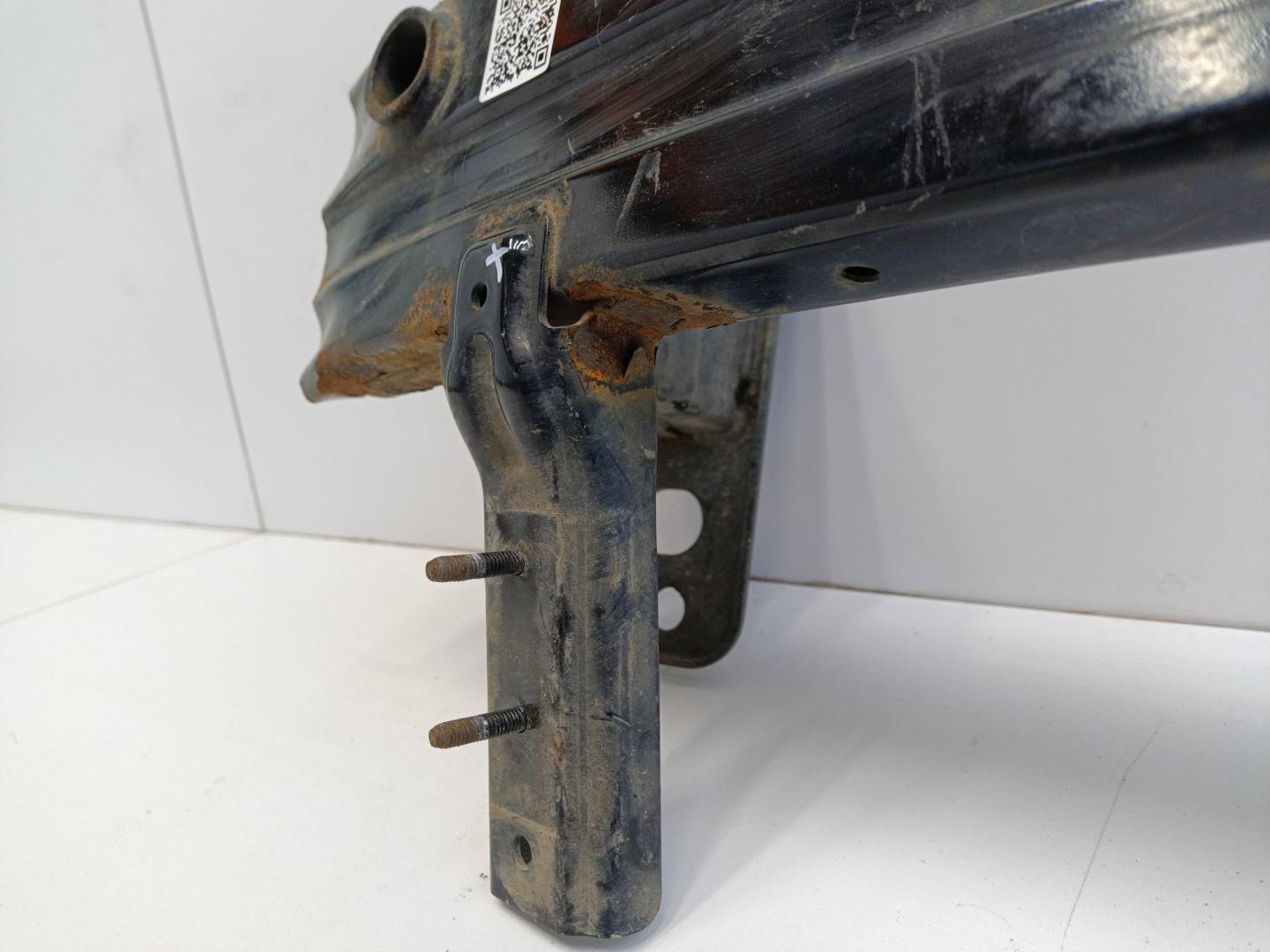 Усилитель переднего бампера