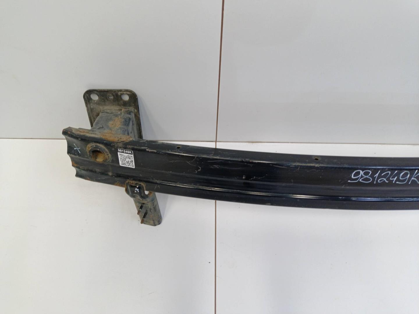 Усилитель переднего бампера