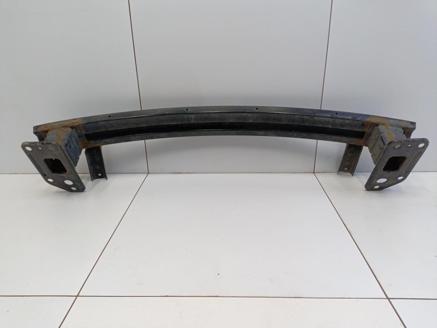 Усилитель переднего бампера