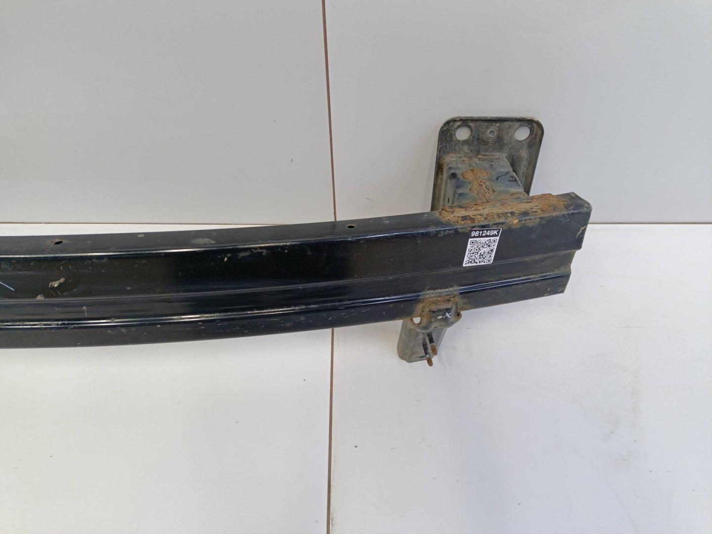 Усилитель переднего бампера