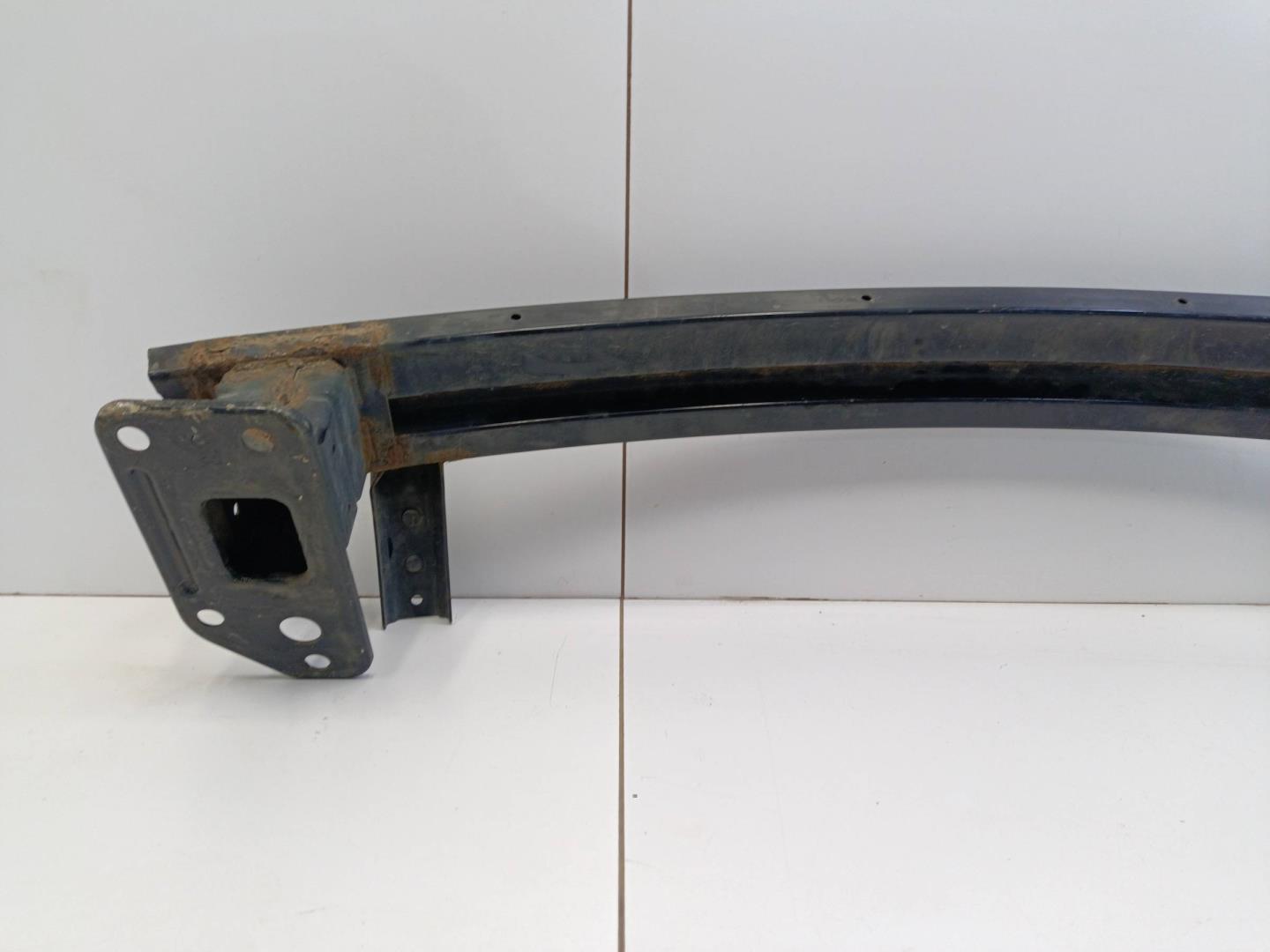 Усилитель переднего бампера