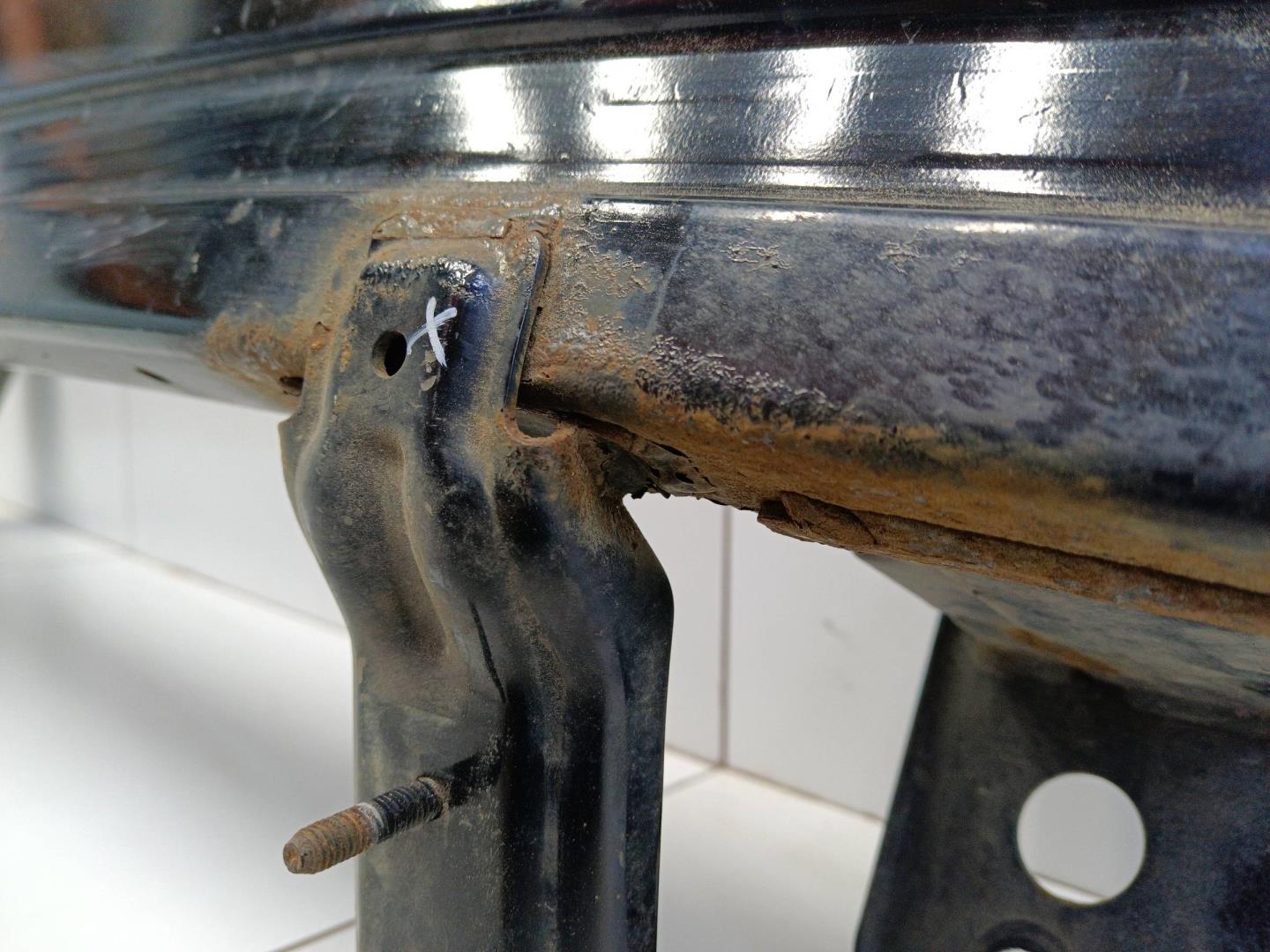 Усилитель переднего бампера