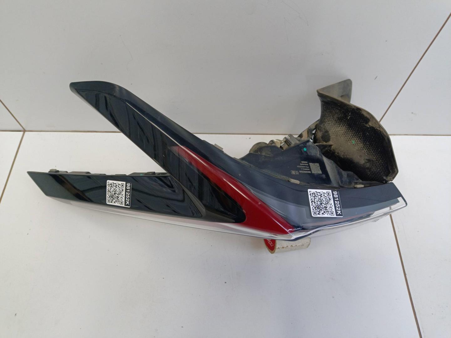 Фонарь задний наружный левый