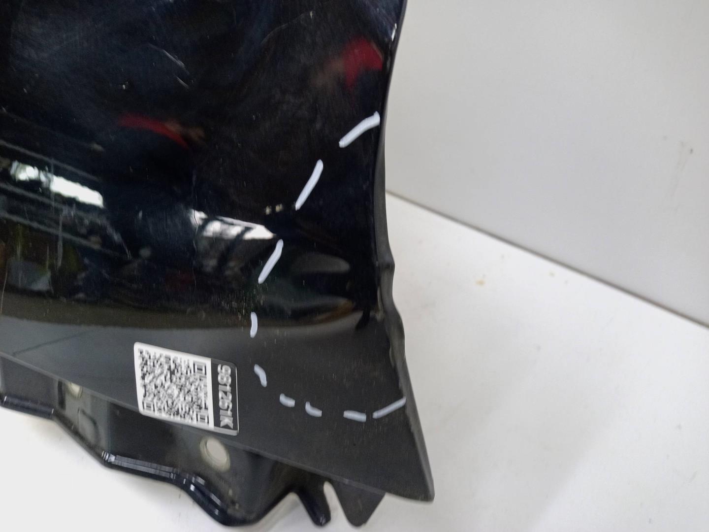 Крыло переднее правое