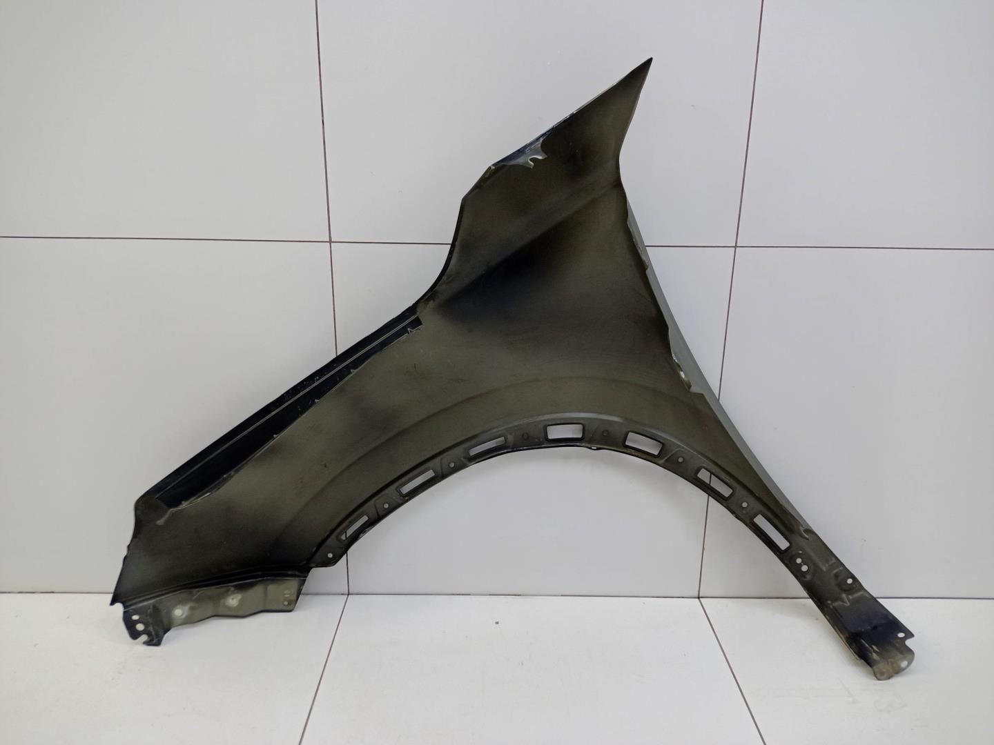 Крыло переднее правое