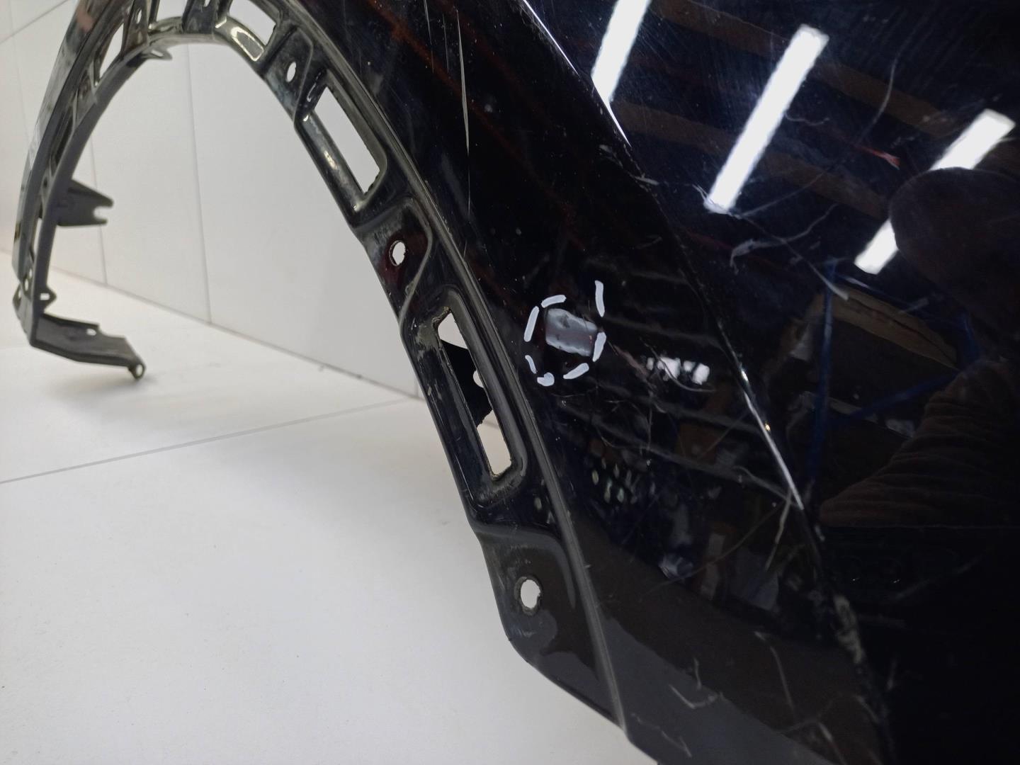 Крыло переднее правое