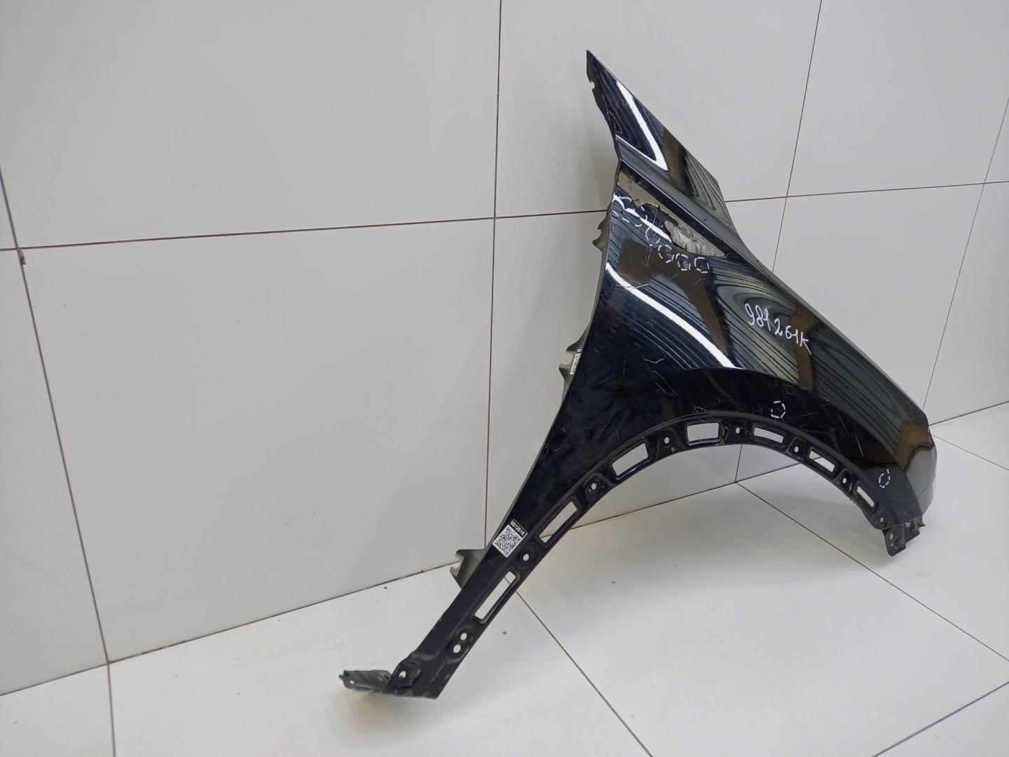 Крыло переднее правое