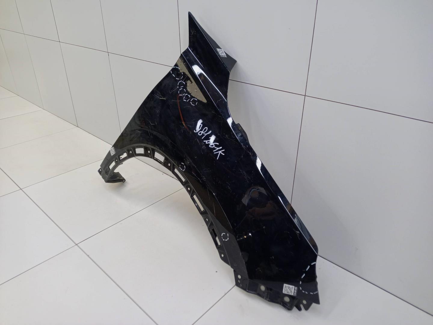 Крыло переднее правое