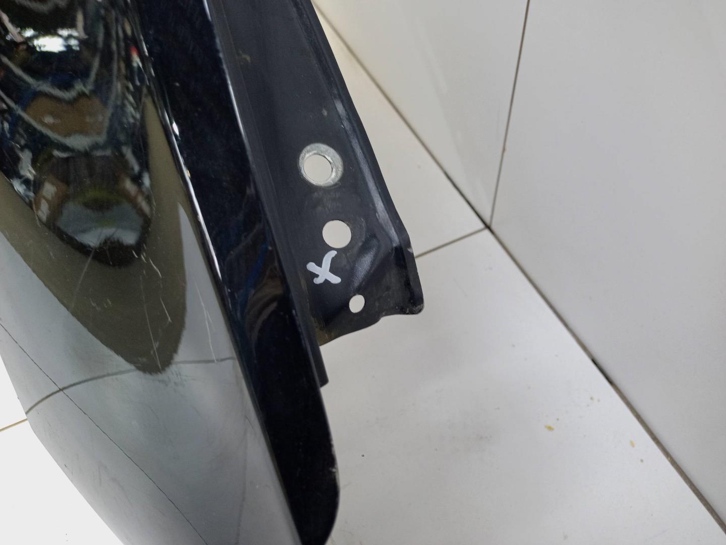 Крыло переднее правое