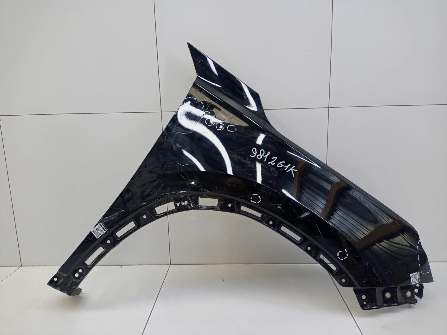 Крыло переднее правое