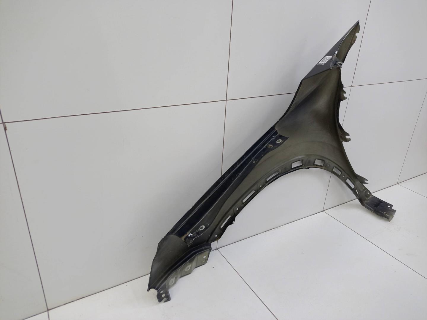 Крыло переднее правое