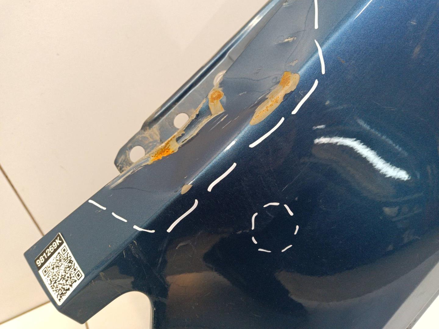 Крыло переднее левое