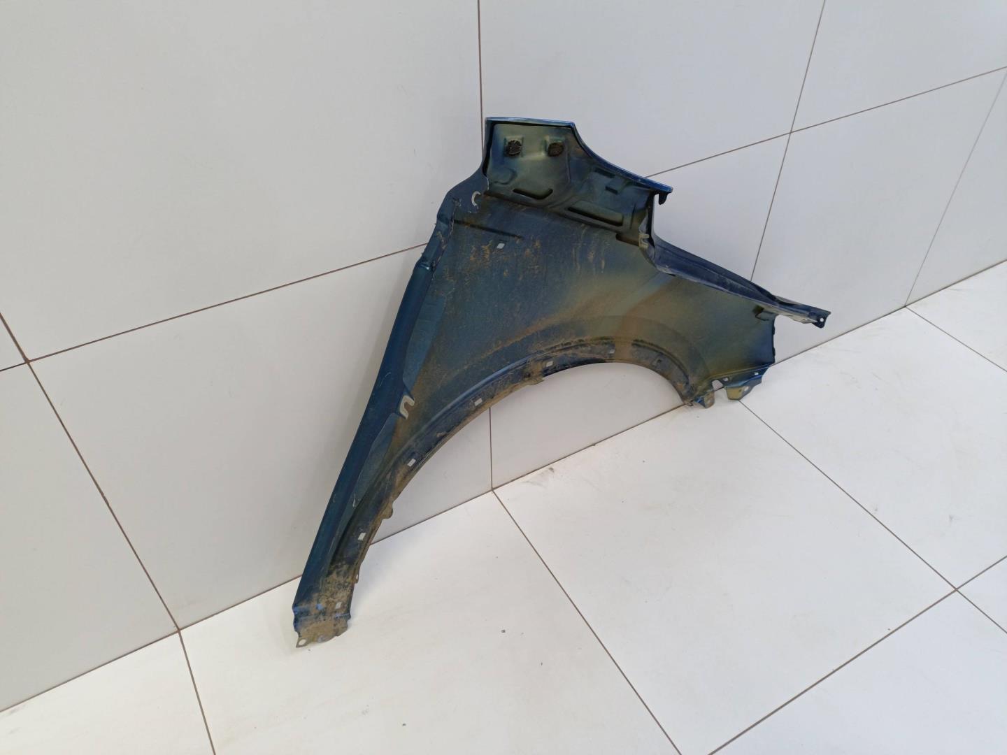 Крыло переднее левое