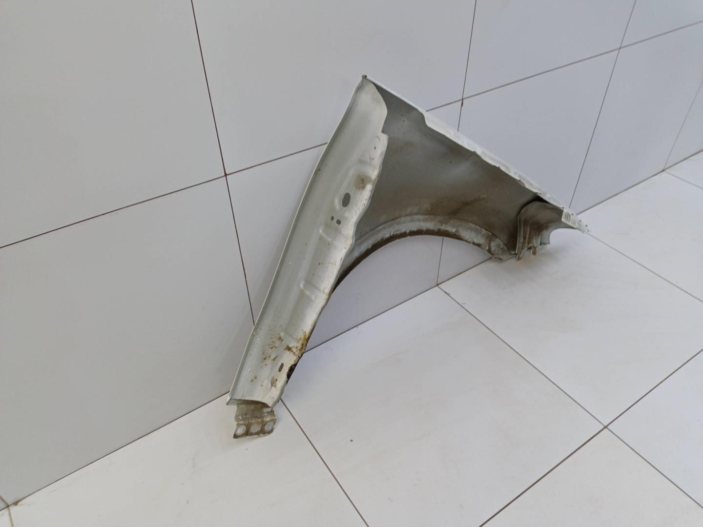 Крыло переднее левое