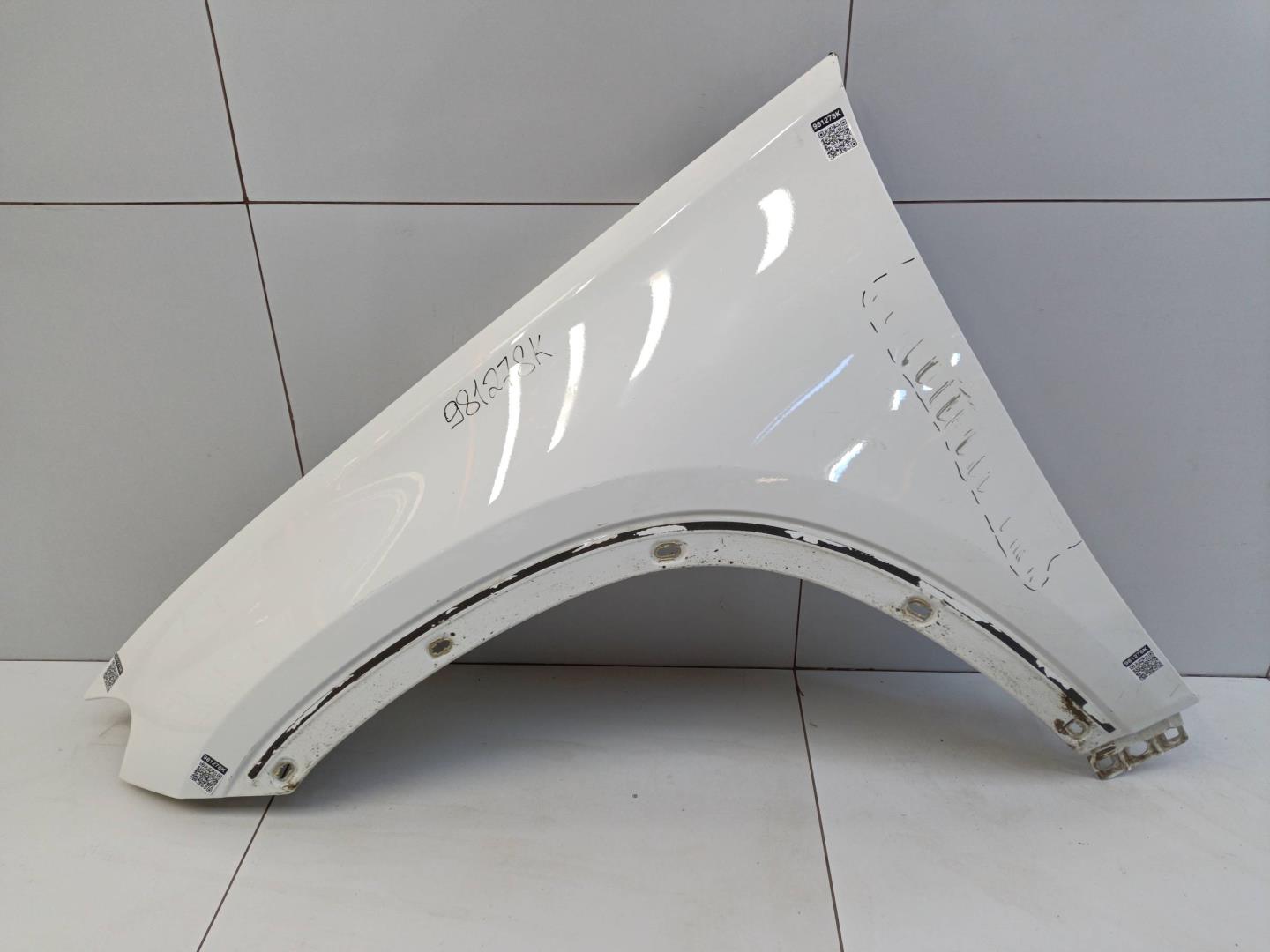 Крыло переднее левое