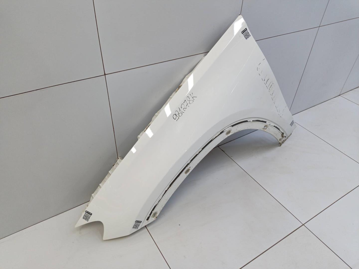 Крыло переднее левое