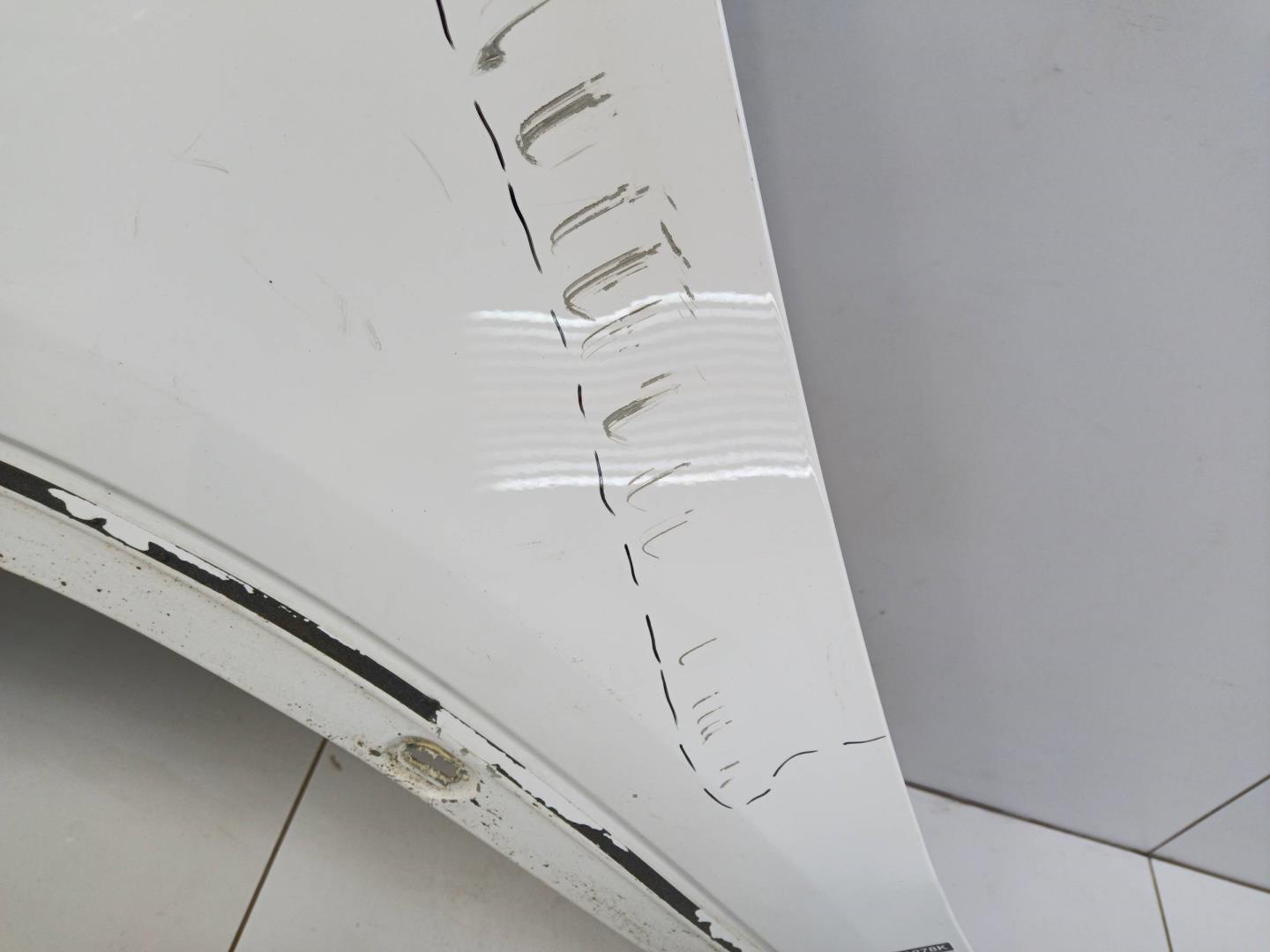 Крыло переднее левое