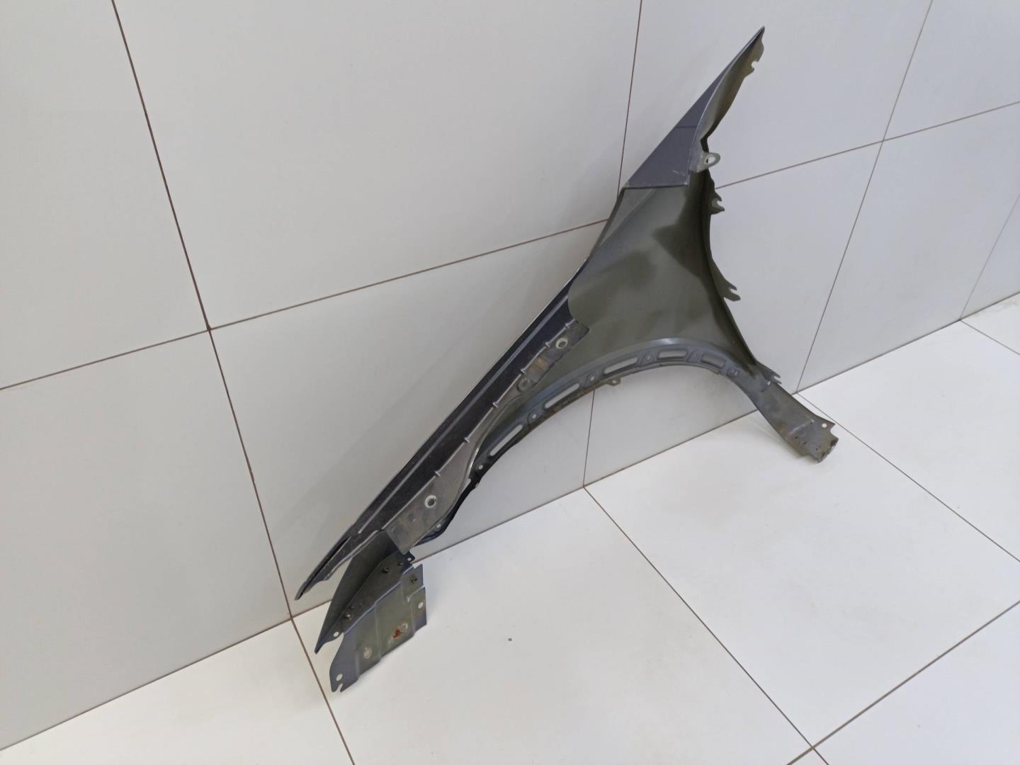 Крыло переднее правое
