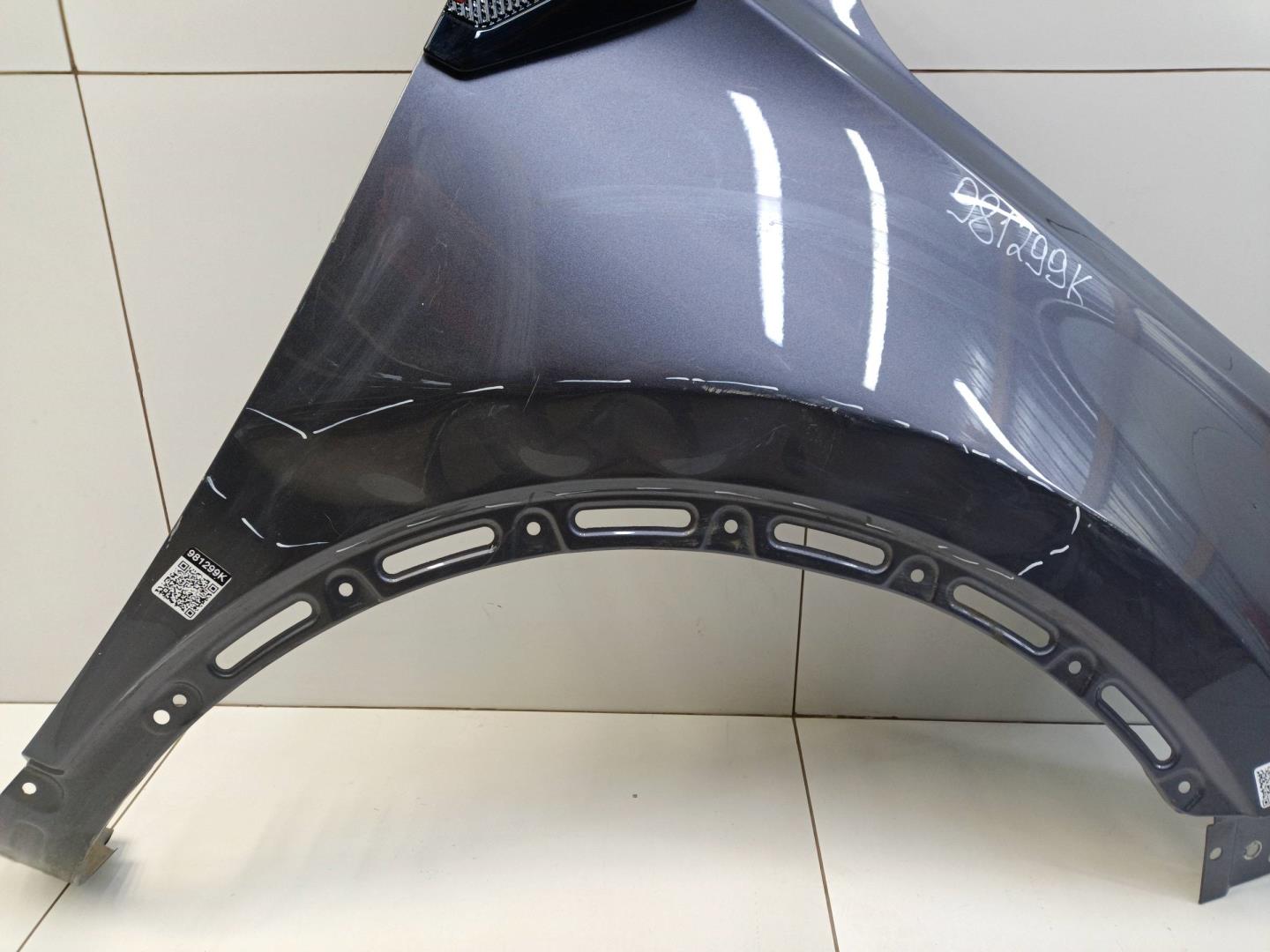 Крыло переднее правое