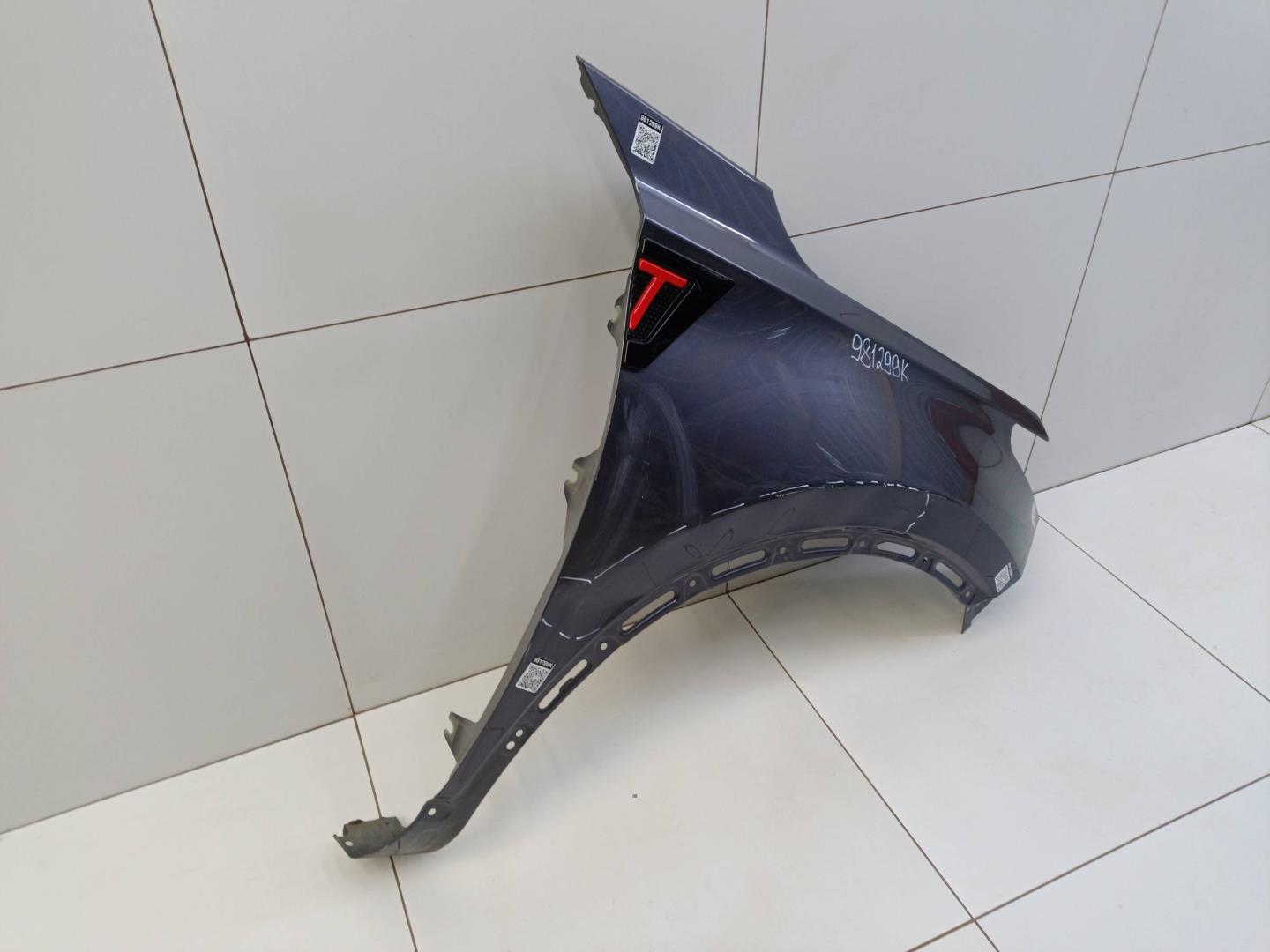 Крыло переднее правое