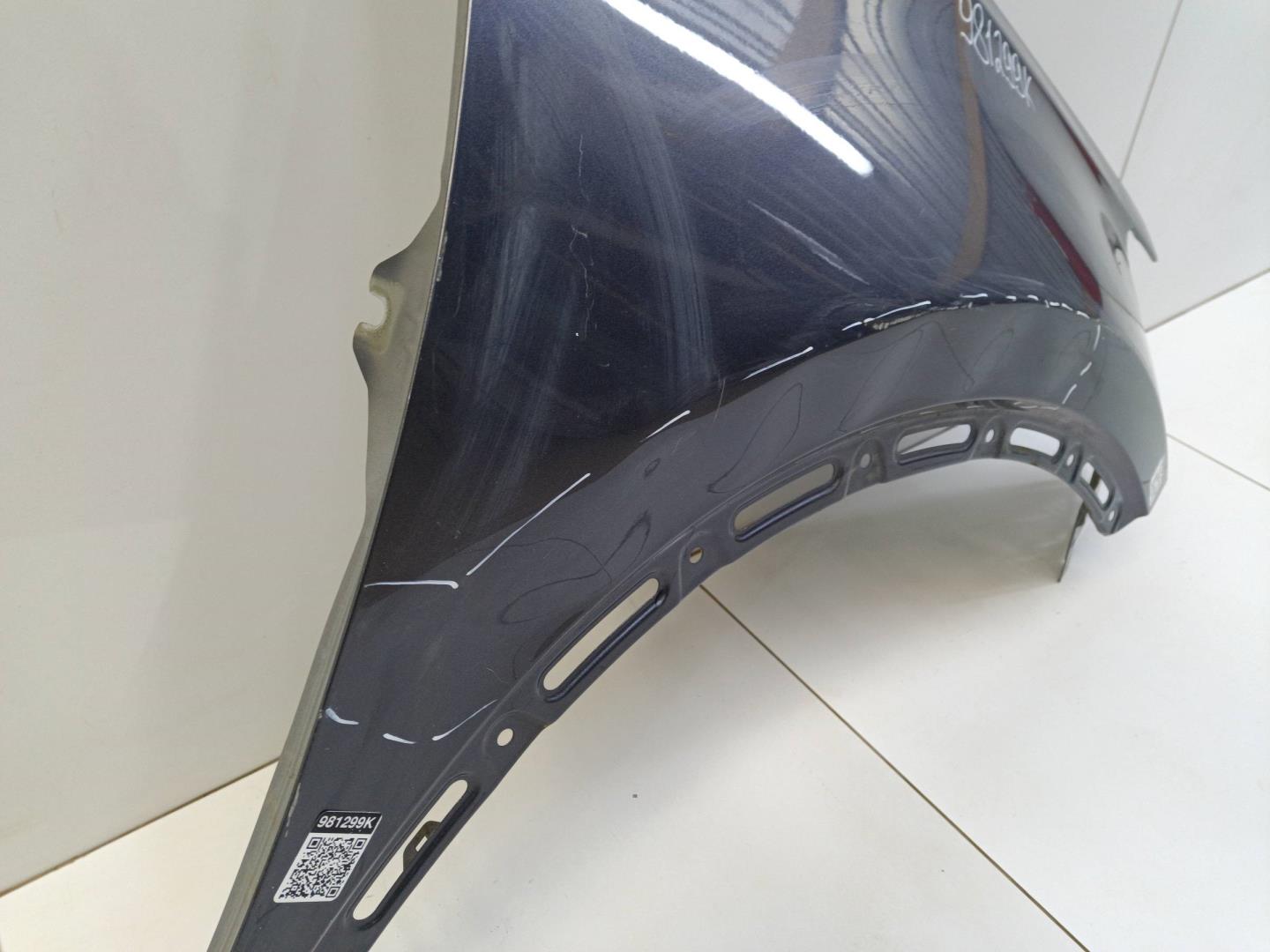 Крыло переднее правое