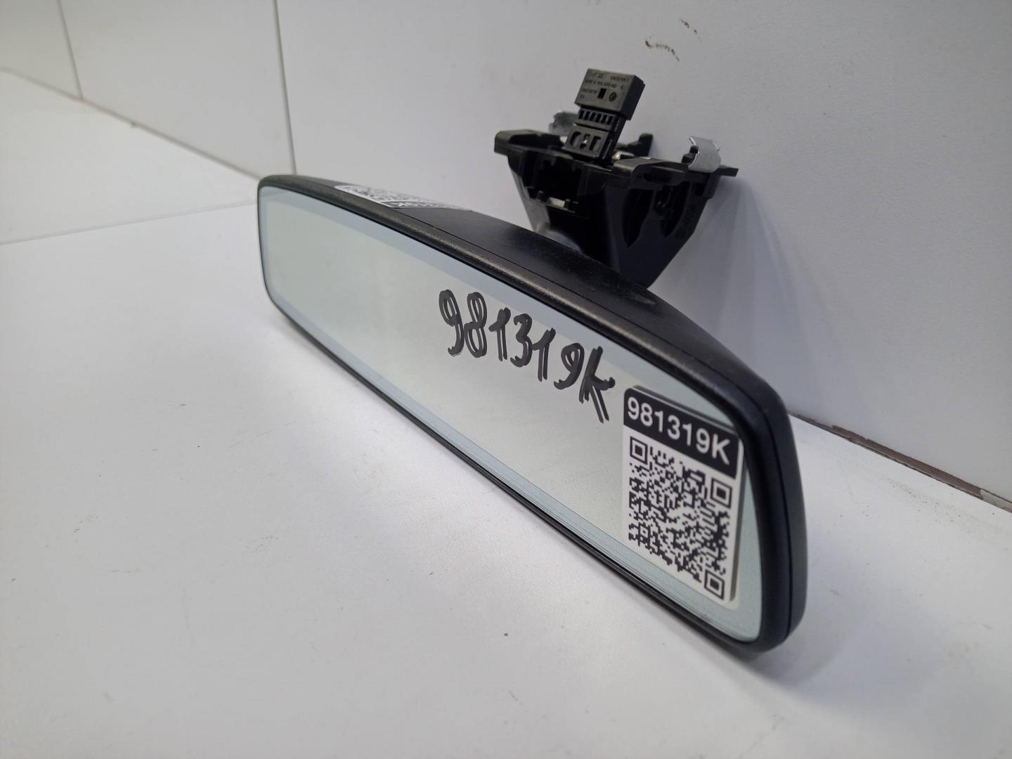 Зеркало заднего вида