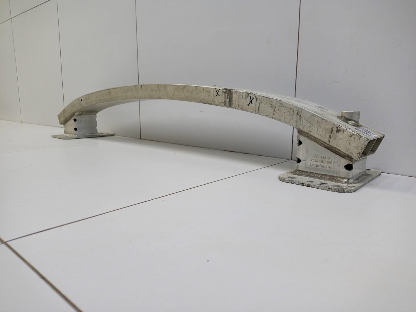 Усилитель переднего бампера