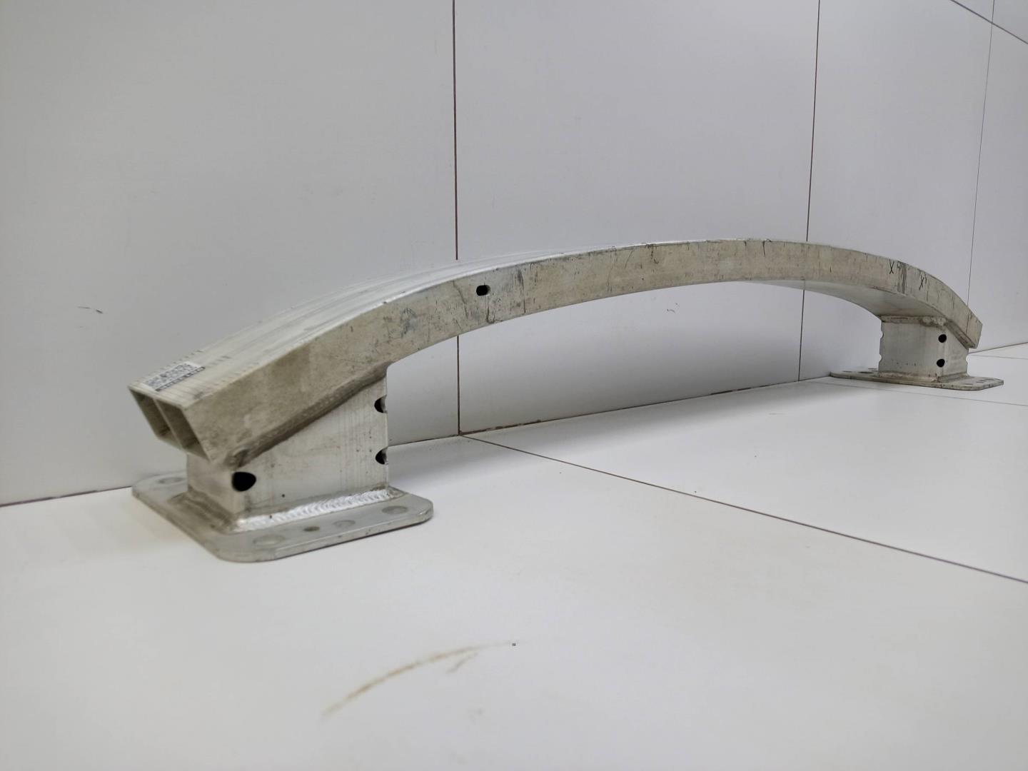 Усилитель переднего бампера