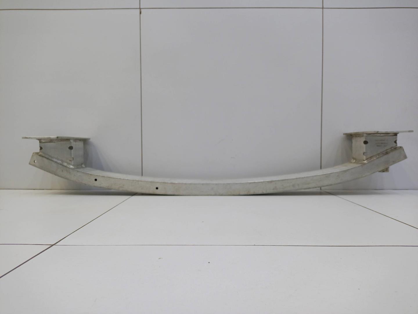 Усилитель переднего бампера