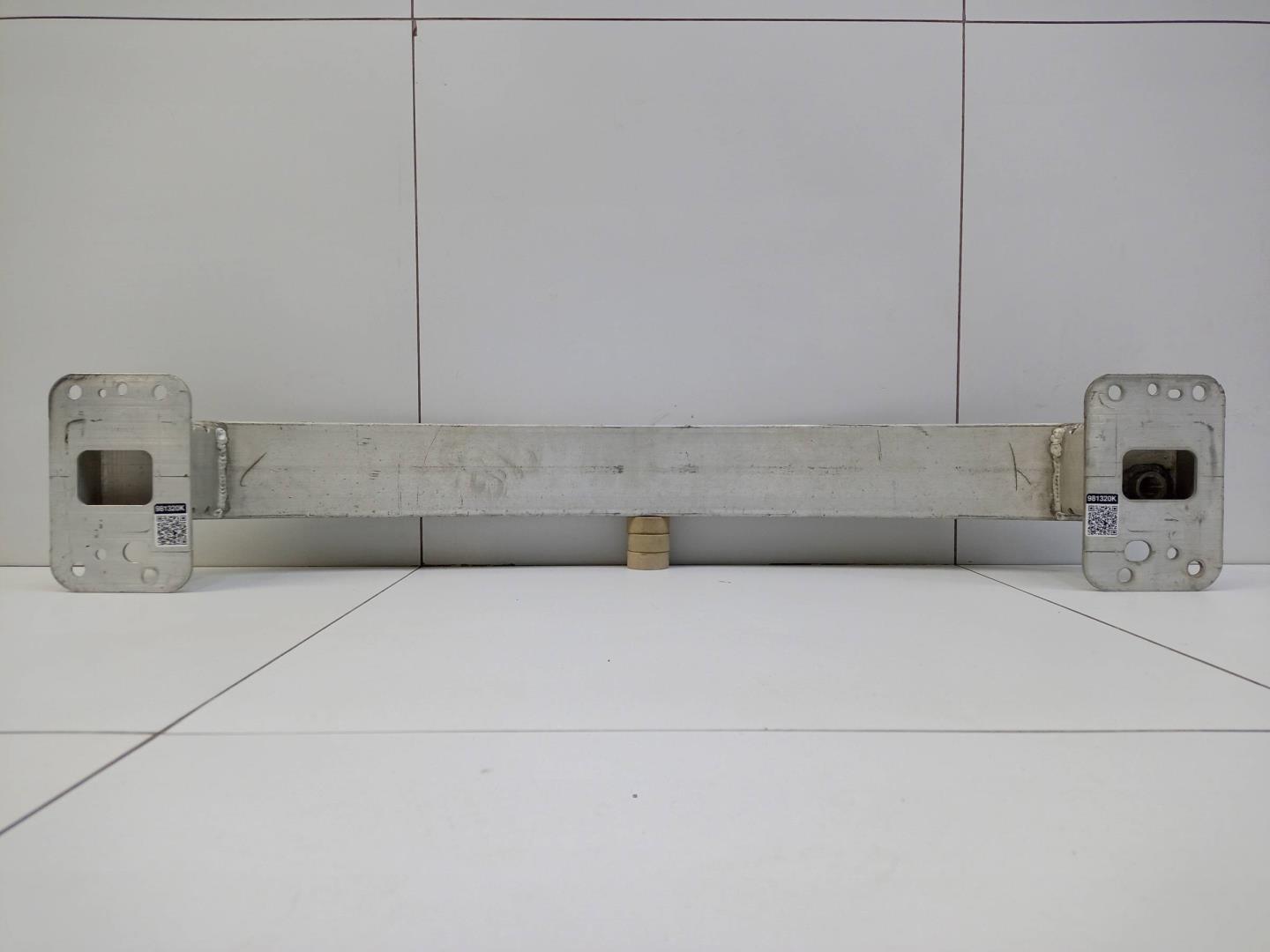 Усилитель переднего бампера