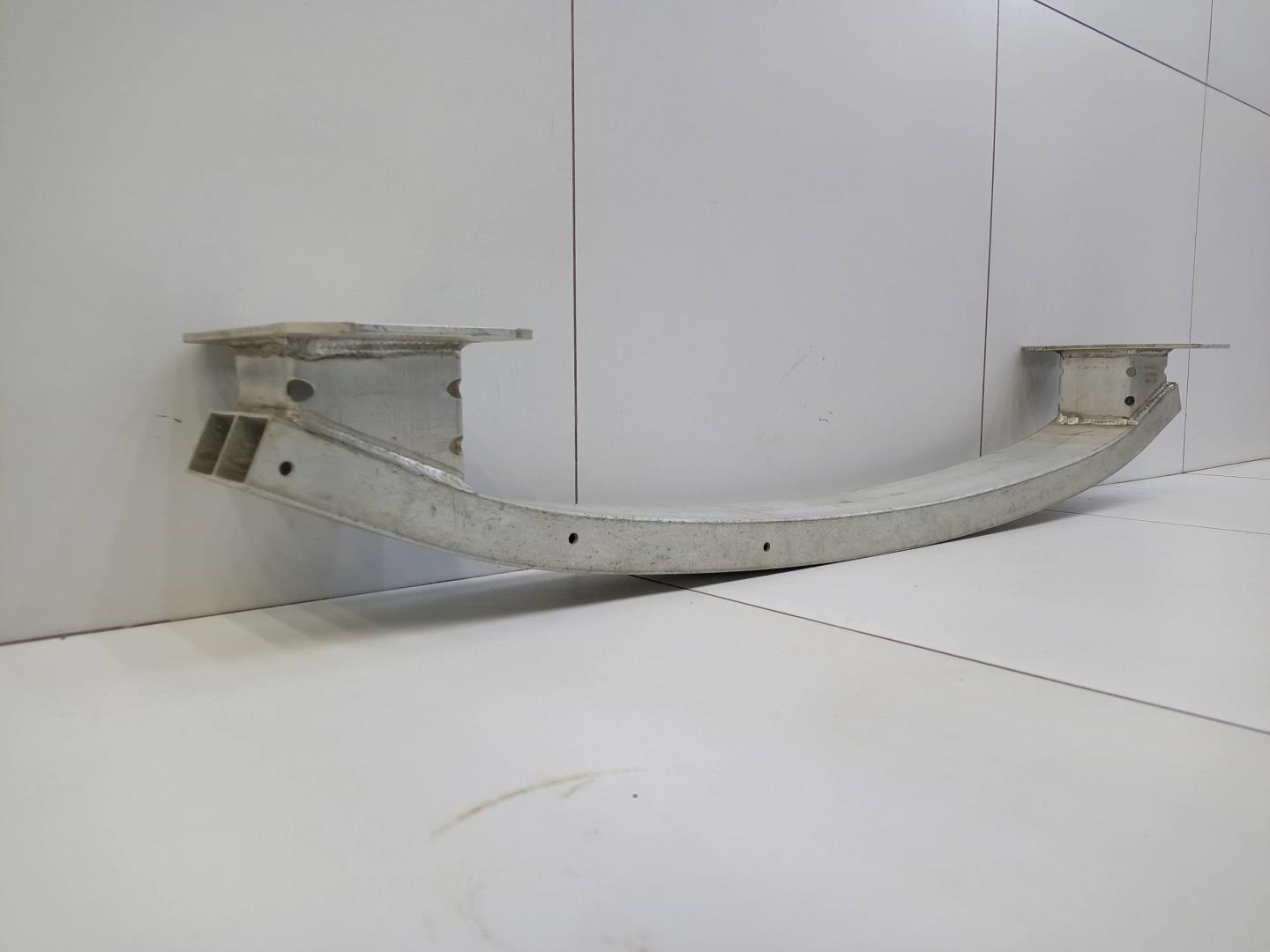 Усилитель переднего бампера