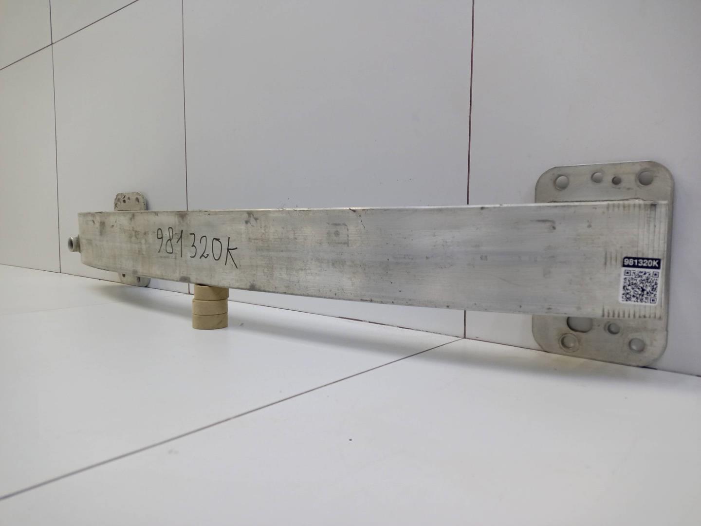 Усилитель переднего бампера