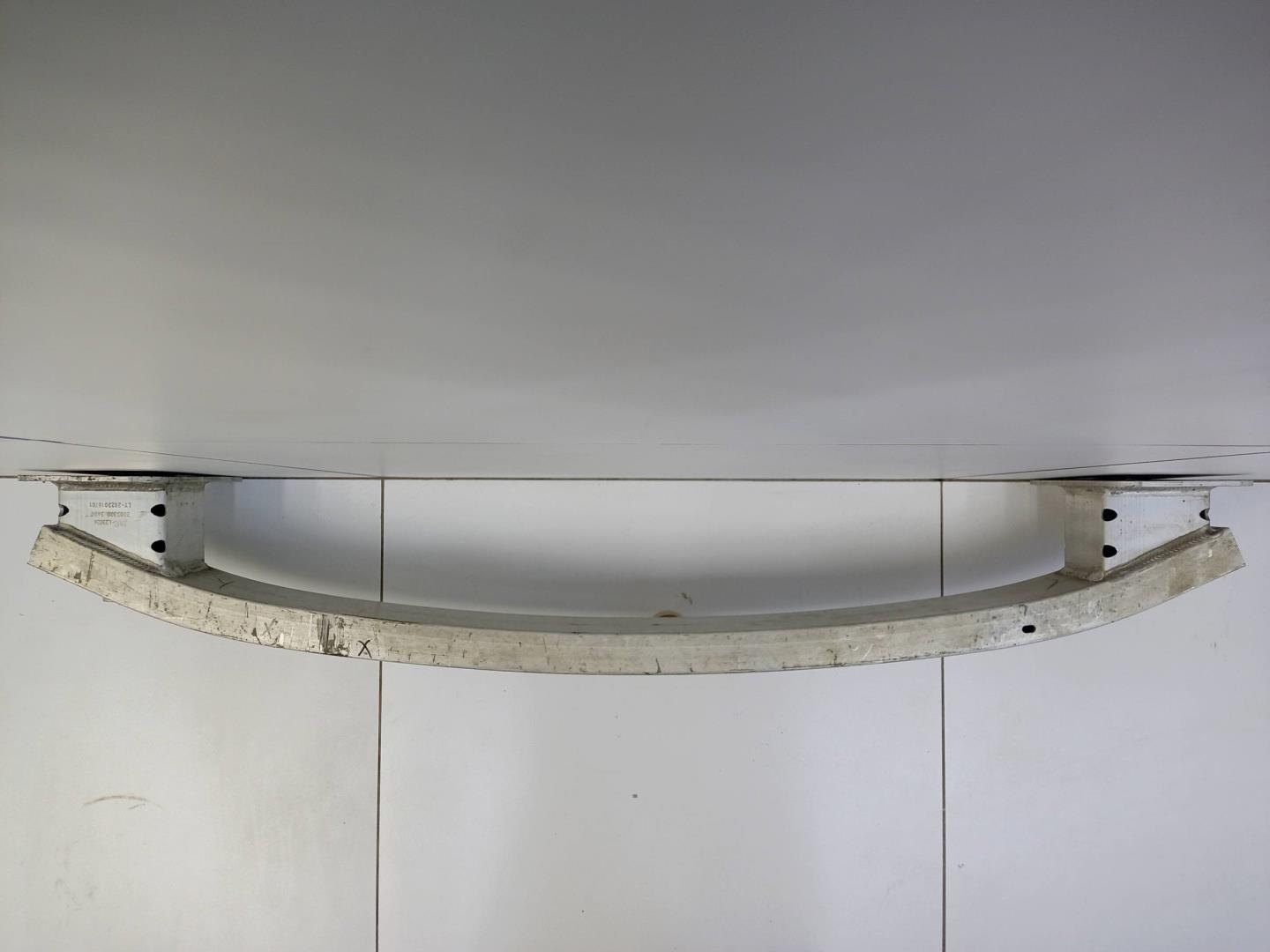 Усилитель переднего бампера