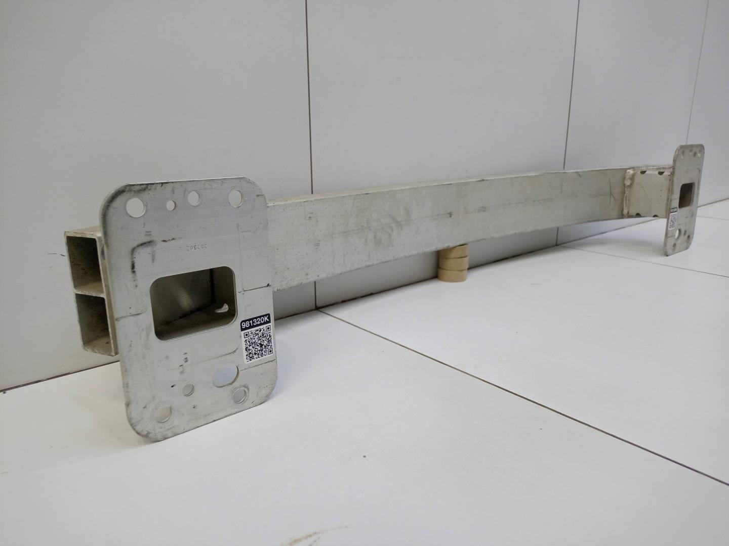 Усилитель переднего бампера